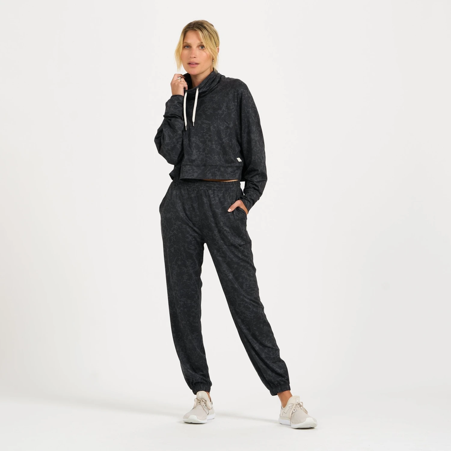 Halo Crop Funnel Neck | Charcoal Tortoise - Image 4